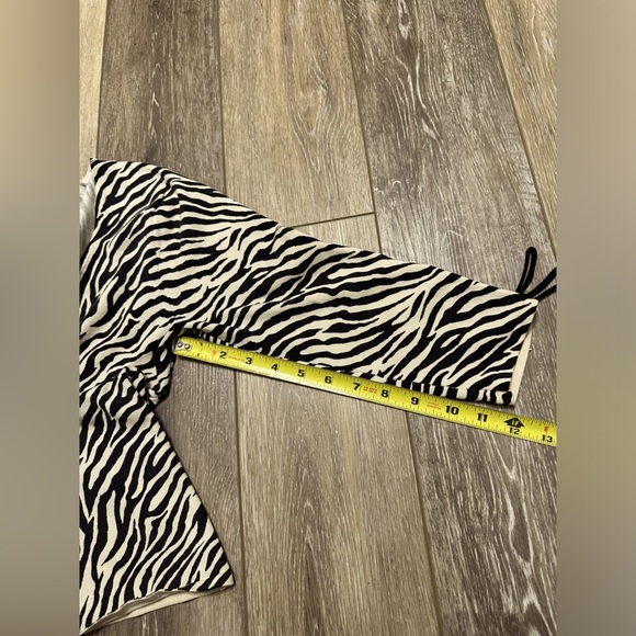 🛍️Silx By August Silk Leopard print thin stretch sweater and string tie sleeve - Picture 6 of 6